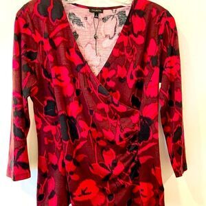 TALBOTS TOP Black Pink Red  Floral V Neck 3/4 Sleeve Size Small NWT.
